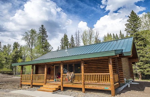 Jardine Cabin | Bear Creek Cabin 1 - 2 bed 2 bath, sleeps 6