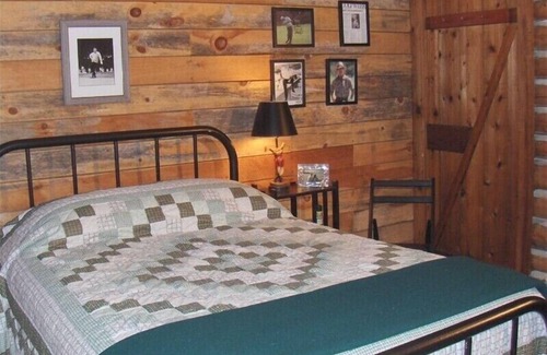Grayling Cabin | Bear Creek Lodge - Historic Riverfront Lodge on 120 Wooded Acres!