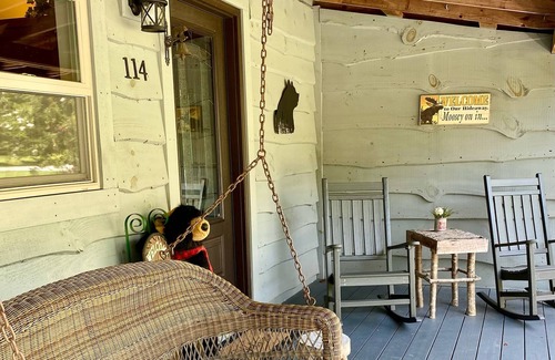 Lake Lure Cabin | Bear Creek Retreat n~Lake Lure~nBook Now: Fall Leaves, Apples & Crisp Air!