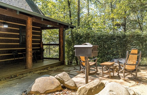 Pittman Center Cabin | Bear Crossing: Charming Cabin with Beautiful View of The Great Smoky Mountains
