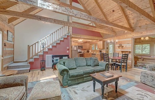 Seven Devils Cabin | Bear Den- Mountain Log Cabin, Wood Fireplace, Pool Table, Gas Grill, Hiking Trails, Skiing, Zipli.