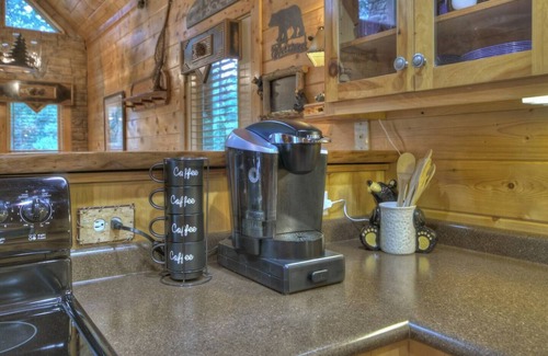 Mineral Bluff Cabin | *Bear-Foot Hideaway* HotTub | Pool Table | Views