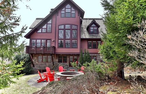Plymouth House | Bear Hug Den: Elegance in the Green Mountains. Luxury Accommodations. Hot Tub. Fire Pit.