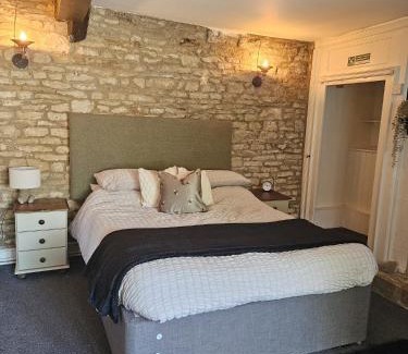 Stroud Hotel | Bear Inn