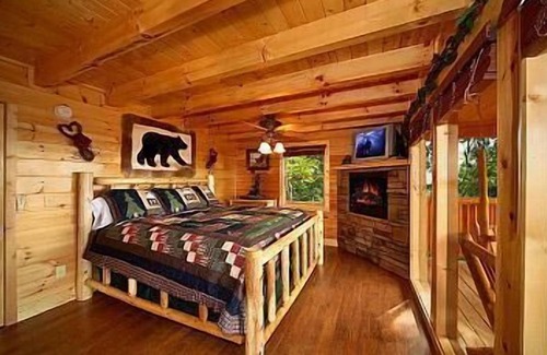 Sevierville Cabin | Bear Lovin' in Pigeon Forge #unforgettable 2 bedroom w/Gameroom, Views & Heart Tub!