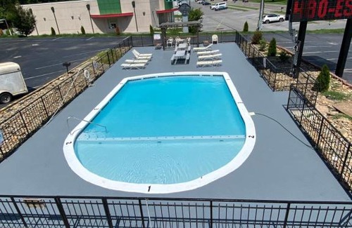 Gatlinburg - Pigeon Forge Hotel | Bear Mount Inn & Suites