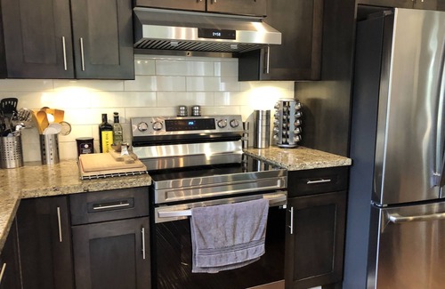 Highlands House | Bear Mountain 2 Bedroom Rainforest View Vacation Home