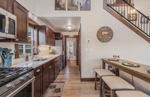 Dover Bay House | Bear Necessities – Delightful Dover Bay Bungalow, Pet-Friendly Retreat for 5