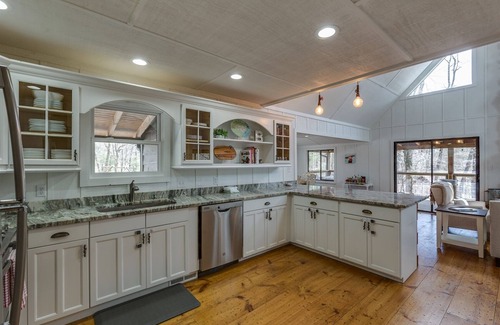 Highlands Cabin | Bear Necessities | Private Wooded Retreat with Hot Tub, Pool Table & Ping Pong Table