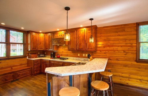 McHenry House | Bear on Mountain offers an exquisite Log Cabin on WISP Mountain
