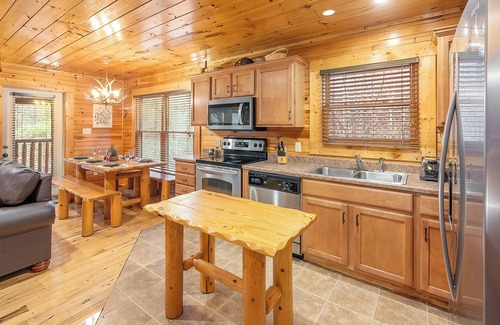 Hemlock Hills Cabin | Bear Path Lodge - Hot Tub, Fireplace, Game Room, Minutes to Gburg, Wooded Views