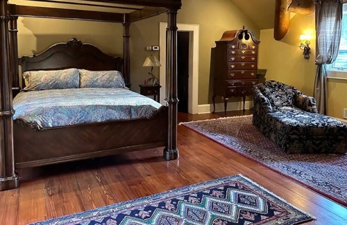 Cleveland House | BEAR PAW - A Luxurious Lodge-Style Log Home & Guest Cabin on 130 Acre Estate.