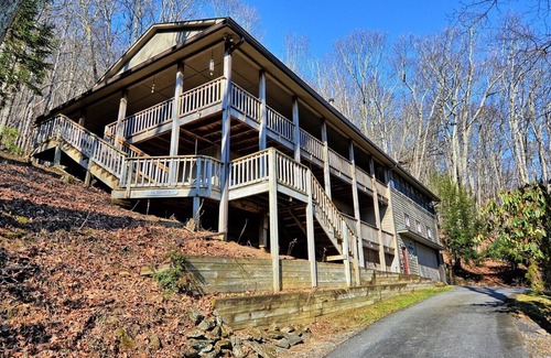 Seven Devils Cabin | Bear Paw Den- Summer Discount Rates! Views, Hot Tub, Fire Pit, Elevator