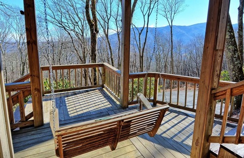 Seven Devils Cabin | Bear Paw Den- Summer Discount Rates! Views, Hot Tub, Fire Pit, Elevator