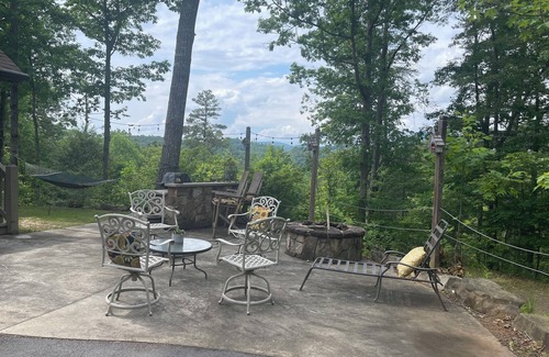 Unaka House | “Bear Paw Resort” View’s, Privacy, Covered decks, Outdoor spaces, Easy accessn