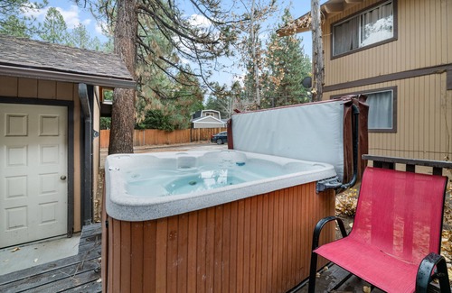 Summit Estates Condo | Bear Retreat - Walk to Snow Summit, Hot Tub, Fireplace