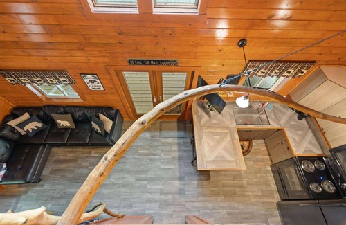 Campton Cabin | Bear Ridge Bungalow RRG Hot Tub Pet Friendly Secluded