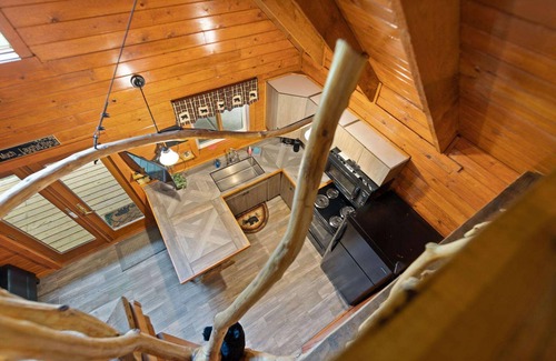 Campton Cabin | Bear Ridge Bungalow RRG Hot Tub Pet Friendly Secluded
