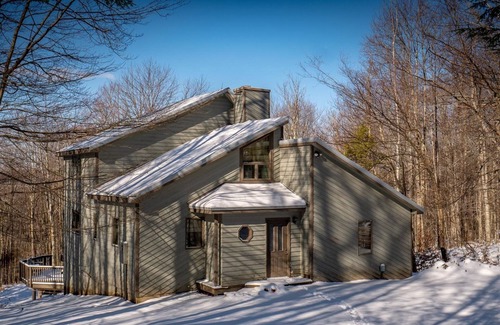 Old Timberline House | Bear Run - 279 Ridge RoadnnBear Run - Lake Access, Pet Friendly, Hot Tub, Private Lot