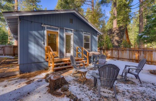 Tahoma Cabin | Bear's Den: 2 BR, 1 BA Cabin/Bungalow in Tahoma, Sleeps 4