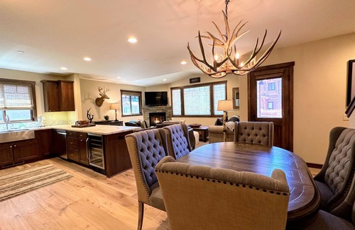 Mammoth Lakes House | "Bear's Den" @ Mountainside -Private Hot tub & Garage; Slopeside at Canyon Lodge