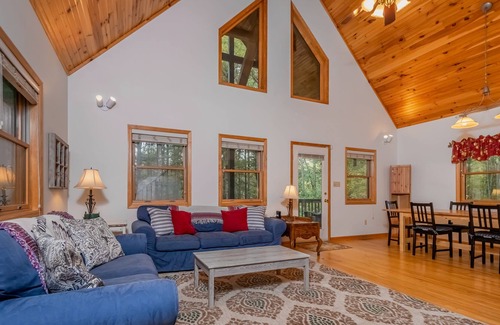 North Glade Hills House | Bear's Gone Fishin': Dog Friendly Lake Access Home w/ Dock Slip