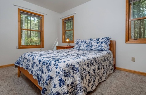 North Glade Hills House | Bear's Gone Fishin': Dog Friendly Lake Access Home w/ Dock Slip