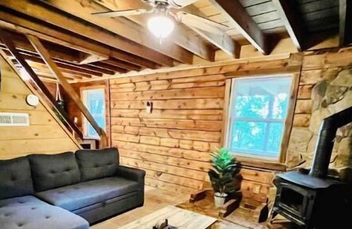 Young Harris Cabin | Bear-Tastic Mountain Cabin-HotTub-Game Room- Grill