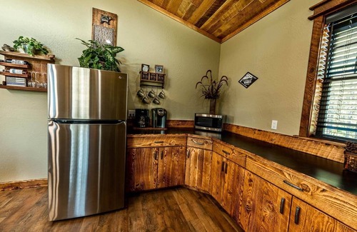 Coram Apartment | BEAR TRACK HIDEAWAY Sleeps 4 - Just 10 minutes from Glacier National Park