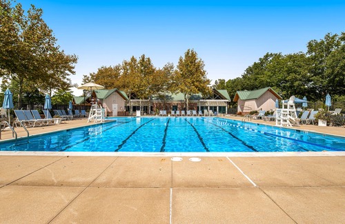 Ocean View Condo | Bear Trap Dunes 2nd floor condo w/balcony, free WiFi, and basketball court