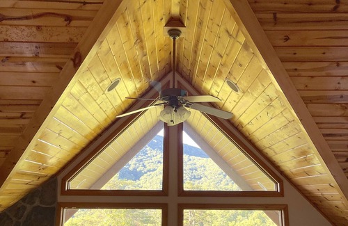 Hiawassee Cabin | Bear Valley Retreat | Cozy and Private Cabin near Lake Chatuge | Dog Friendly