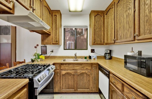 Summit Estates Cabin | Bearadise Cottage Big Bear- Hot Tub- Foosball- Central