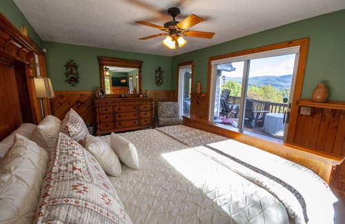 Blairsville Cabin | Bearadise Ridge. Awesome Mountain Views, Hot Tub, Game Room and so much more