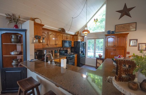 Blairsville Cabin | Bearadise Ridge. Awesome Mountain Views, Hot Tub, Game Room and so much more