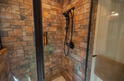 Blairsville Cabin | Bearadise Ridge. Awesome Mountain Views, Hot Tub, Game Room and so much more