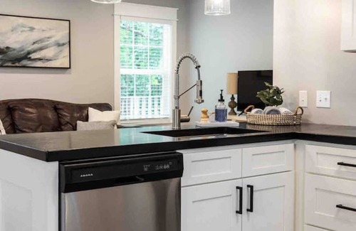 Knoxville House | Bearden Exec · Bearden Executive Rental >8min to UT & Downtown