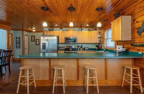 Lake Lure House | Bearfoot Lodge at Rumbling Bald