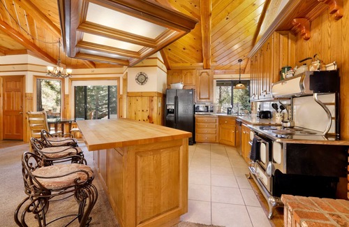 Fox Farm Cabin | Bearfoot Lodge Relaxing Retreat at Big Bear Lake