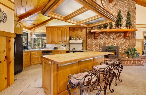 Fox Farm Cabin | Bearfoot Lodge Relaxing Retreat at Big Bear Lake