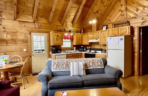 Townsend Cabin | BEARFOOT - Romantic cabin perfect for two!