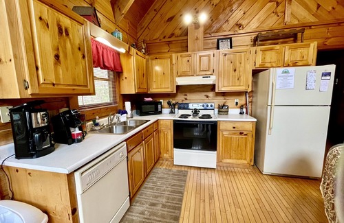 Townsend Cabin | BEARFOOT - Romantic cabin perfect for two!