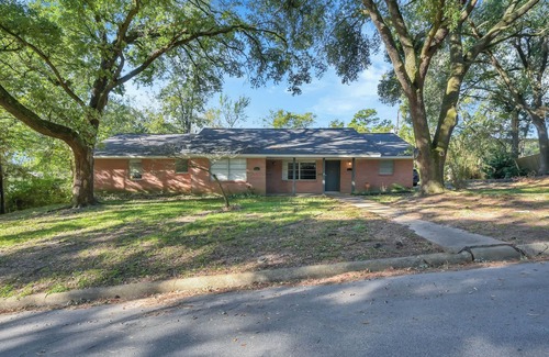 Huntsville House | Bearkat Cove, Huntsville Getaway, Private Backyard