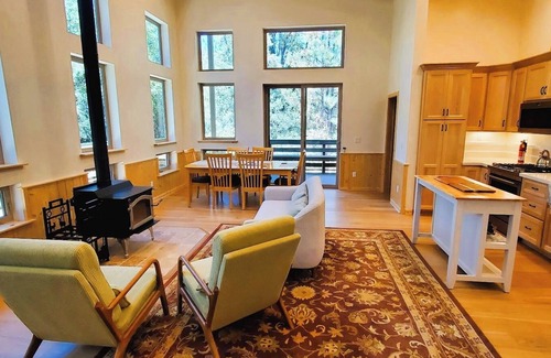 Pine Mountain Club Cabin | "Bearly Connected", a brand new modern cabin in Pine Mountain Club w/EV charger