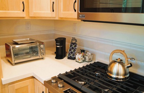Pine Mountain Club Cabin | "Bearly Connected", a brand new modern cabin in Pine Mountain Club w/EV charger