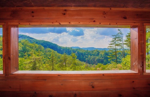 Sevierville Cabin | BearMountainGetaway: MtnViews! Secluded, HotTub, Wifi, Games, near Attractions!