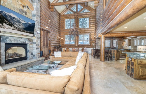 Mountain Village House | BEARPAW MANOR- A Magnificent Ski-In/Ski-Out Mountain Village Chalet