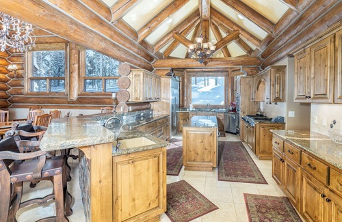 Mountain Village House | BEARPAW MANOR- A Magnificent Ski-In/Ski-Out Mountain Village Chalet