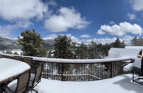 Castle Glen Estates Cabin | BearPaw Retreat - Real Log/AmazingViews/Mins to Lake/Tesla Charger
