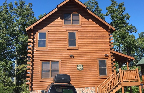 Gatlinburg - Pigeon Forge Cabin | Bears Abound- a Pet-friendly, Log Cabin With Breathtaking Views