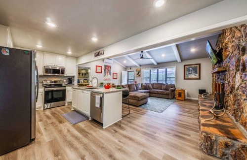 Ruidoso Apartment | Bears Gone Fishing- Hot Tub, Decks, Near Trails